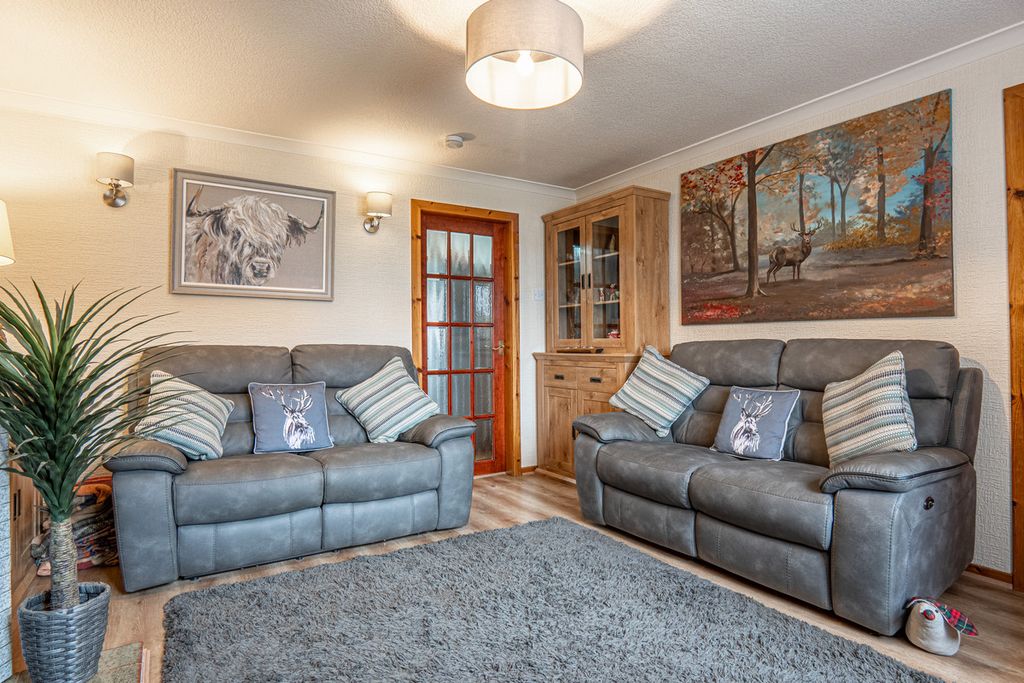 Property photo 2 of 33