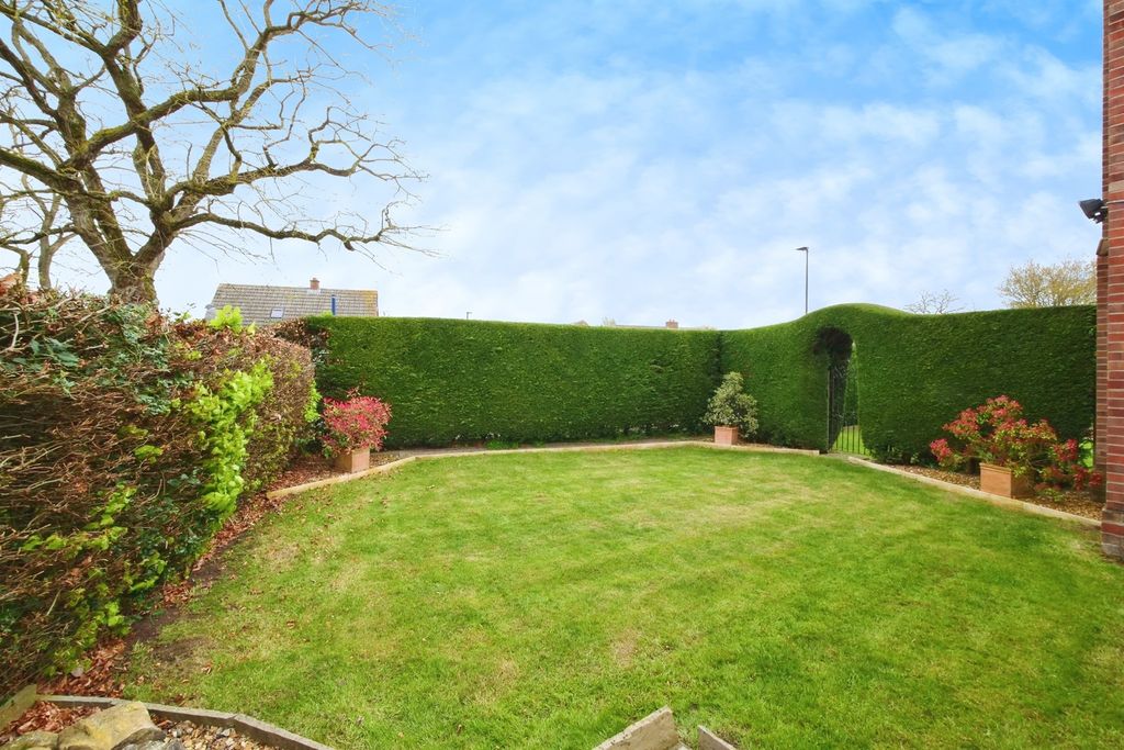 Property photo 2 of 20