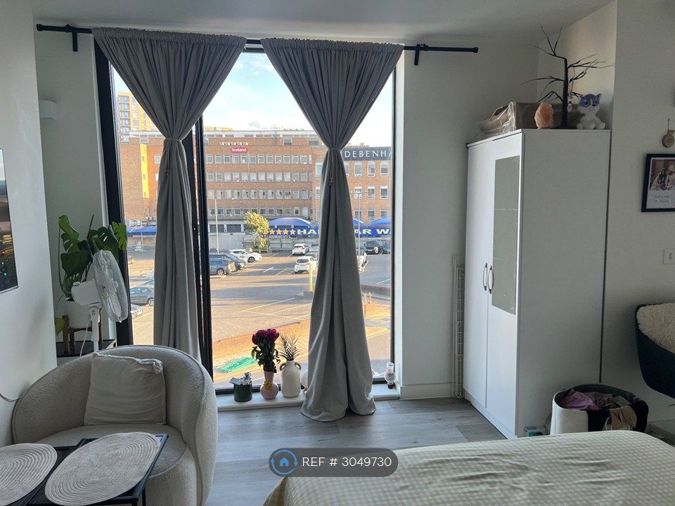 Property photo 3 of 13 Floor To Ceiling Windows