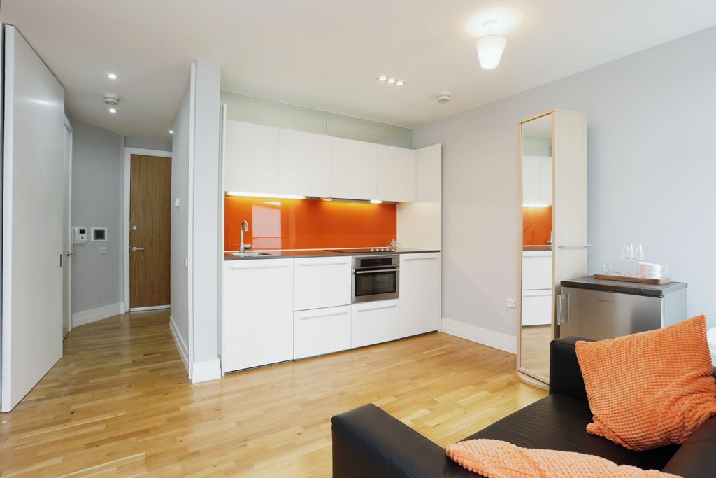 Property photo 3 of 8 Kitchen