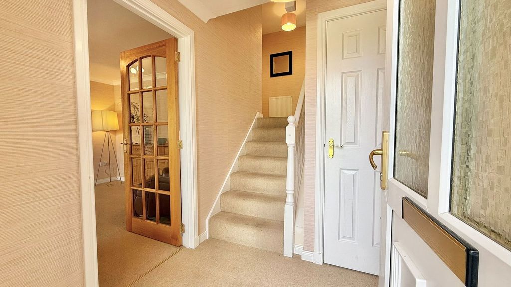 Property photo 2 of 27