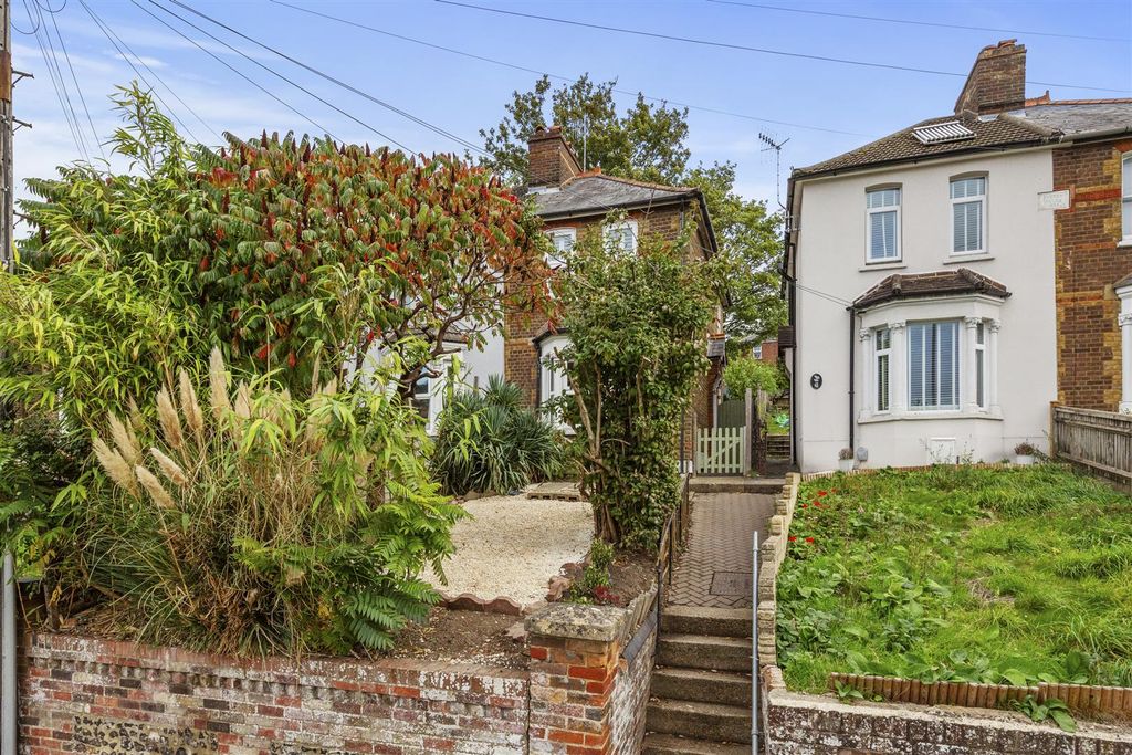 Property photo 1 of 15 8 Hughenden Rd, Hp13 5DT-15.Jpg
