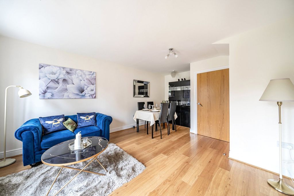 Property photo 3 of 20 1298652-3-682cd42...
