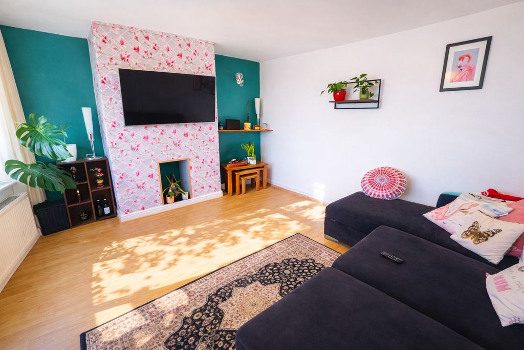 Property photo 2 of 15 Picture No. 17