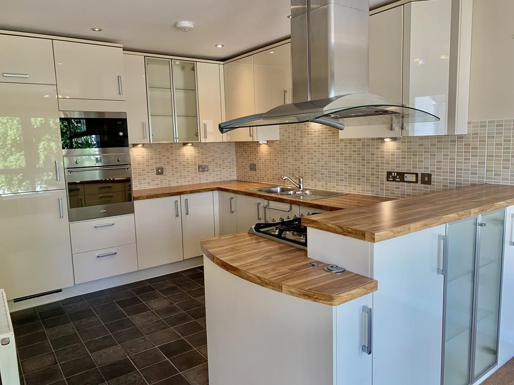 Property photo 2 of 9 Kitchen