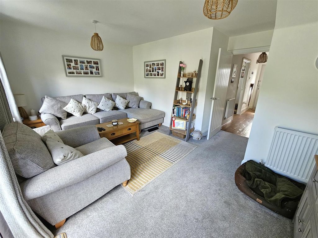 Property photo 3 of 14 Living Room (2).Jpg