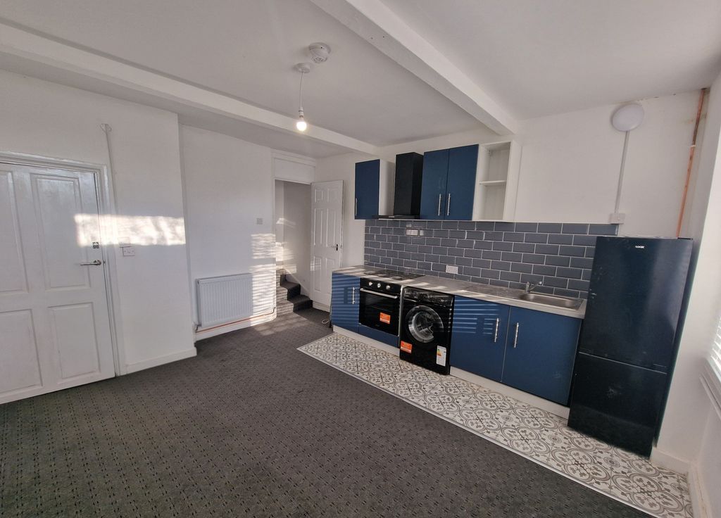 Property photo 3 of 8