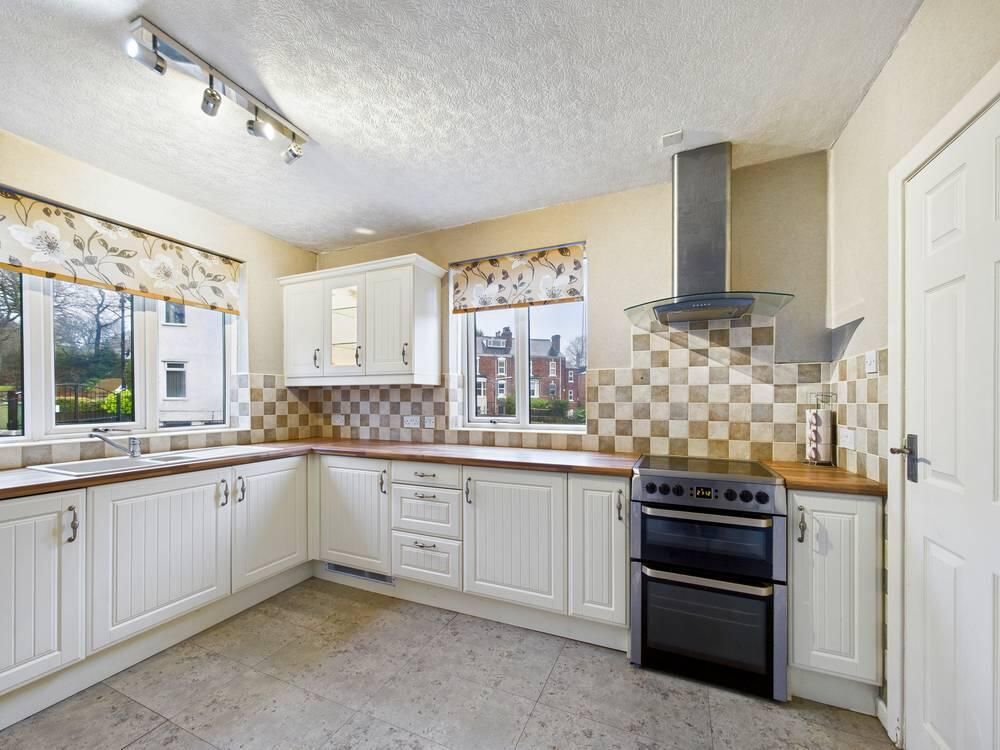 Property photo 2 of 16 Kitchen