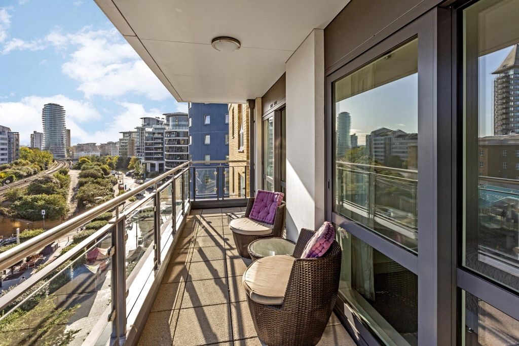 Property photo 3 of 8 Balcony