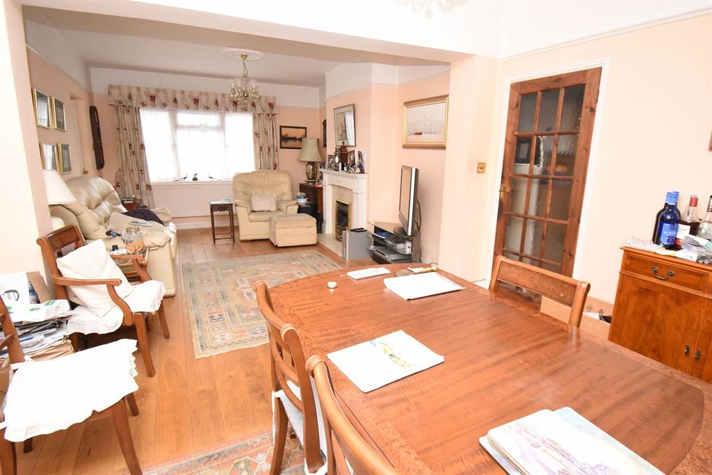 Property photo 3 of 38