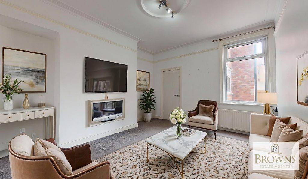 Property photo 2 of 19 4581167