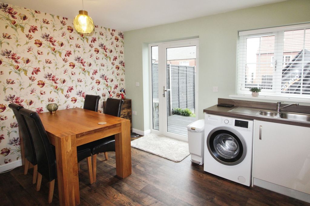 Property photo 3 of 17 Kitchen Diner.Jpg