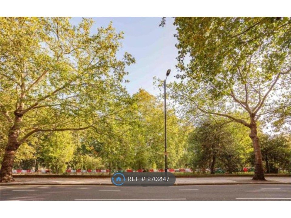 Property photo 2 of 12 Hyde Park