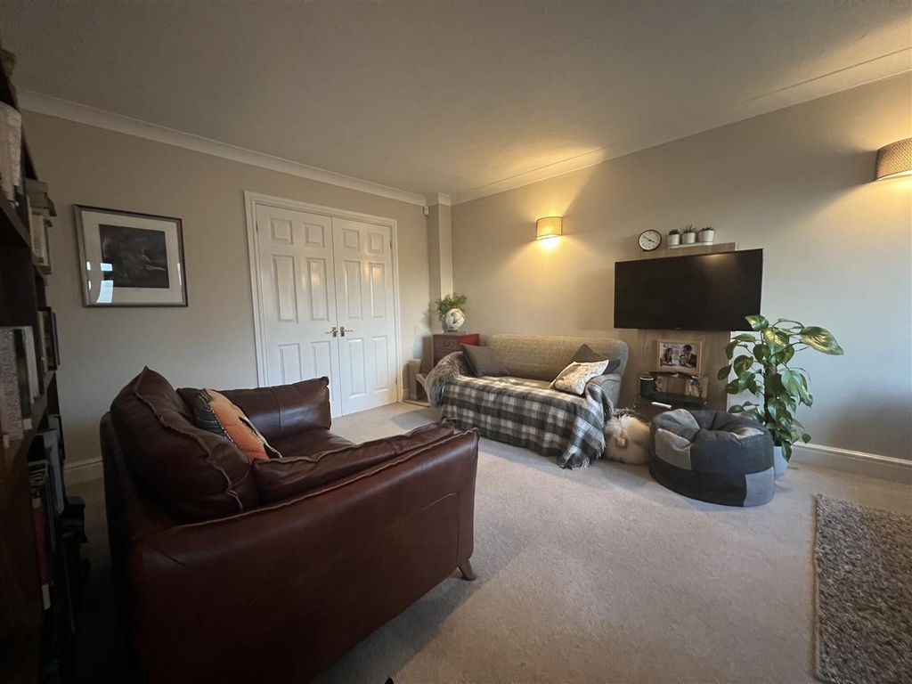 Property photo 3 of 21