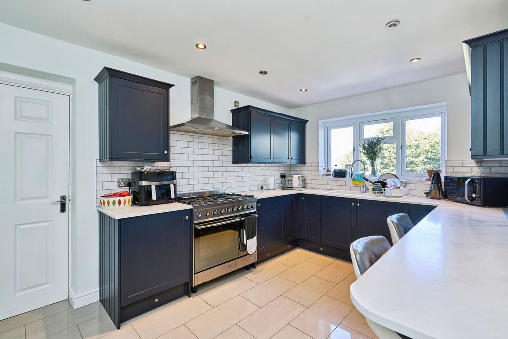 Property photo 3 of 13 Kitchen