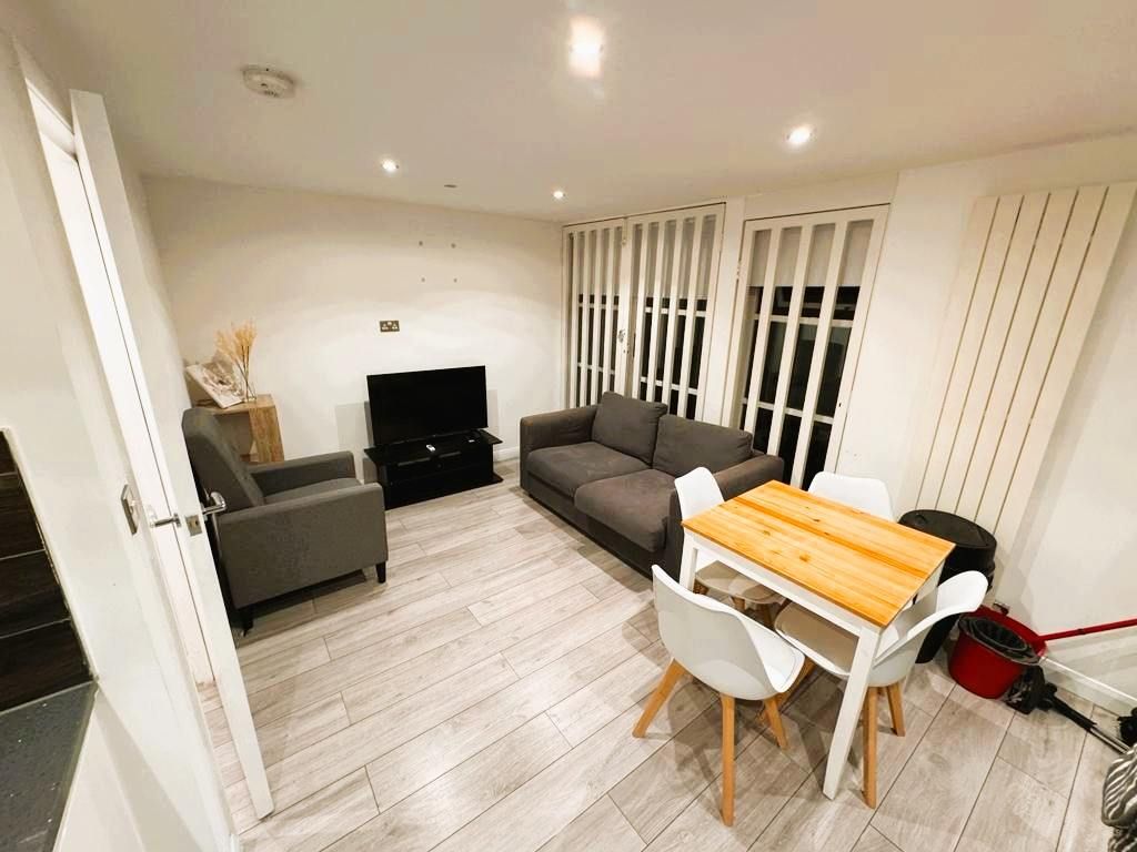 Property photo 3 of 12 Gallery