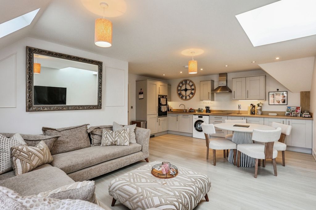 Property photo 2 of 17 Photo