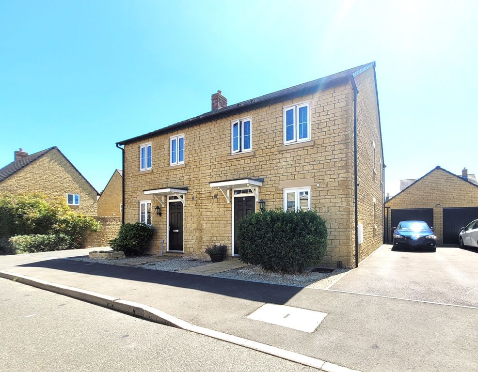 Property photo 1 of 16 1000052613