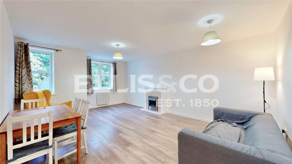 Property photo 2 of 18 Picture No. 12