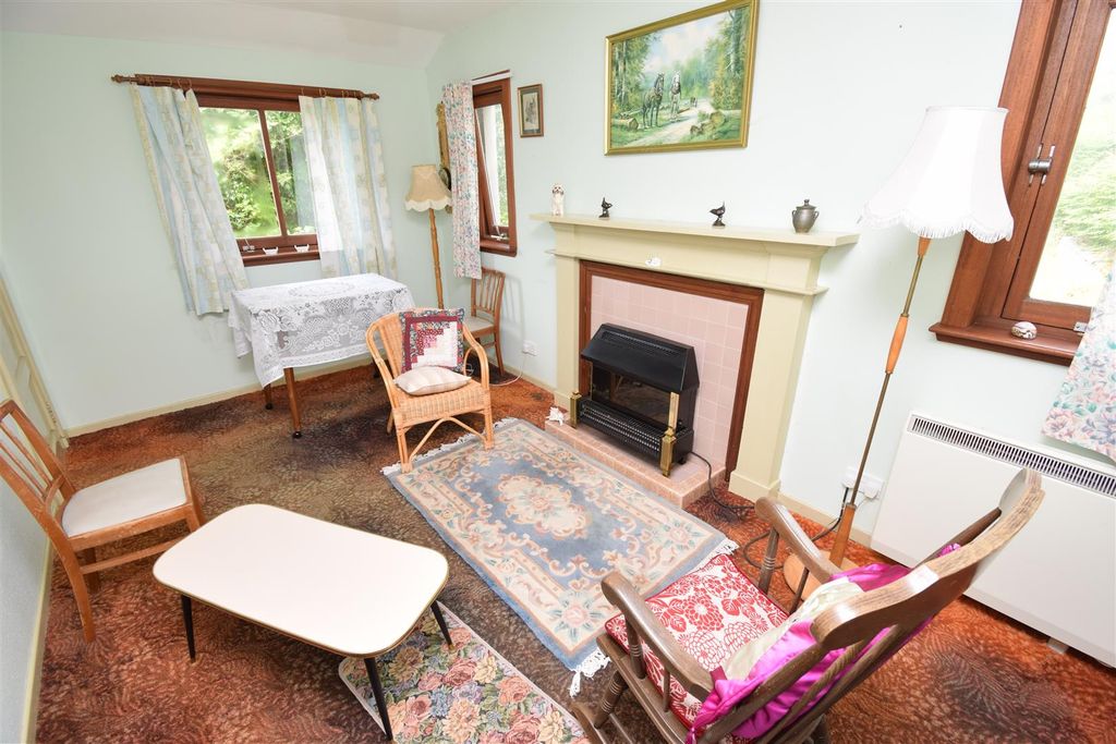 Property photo 2 of 25 Sitting Room.Jpg