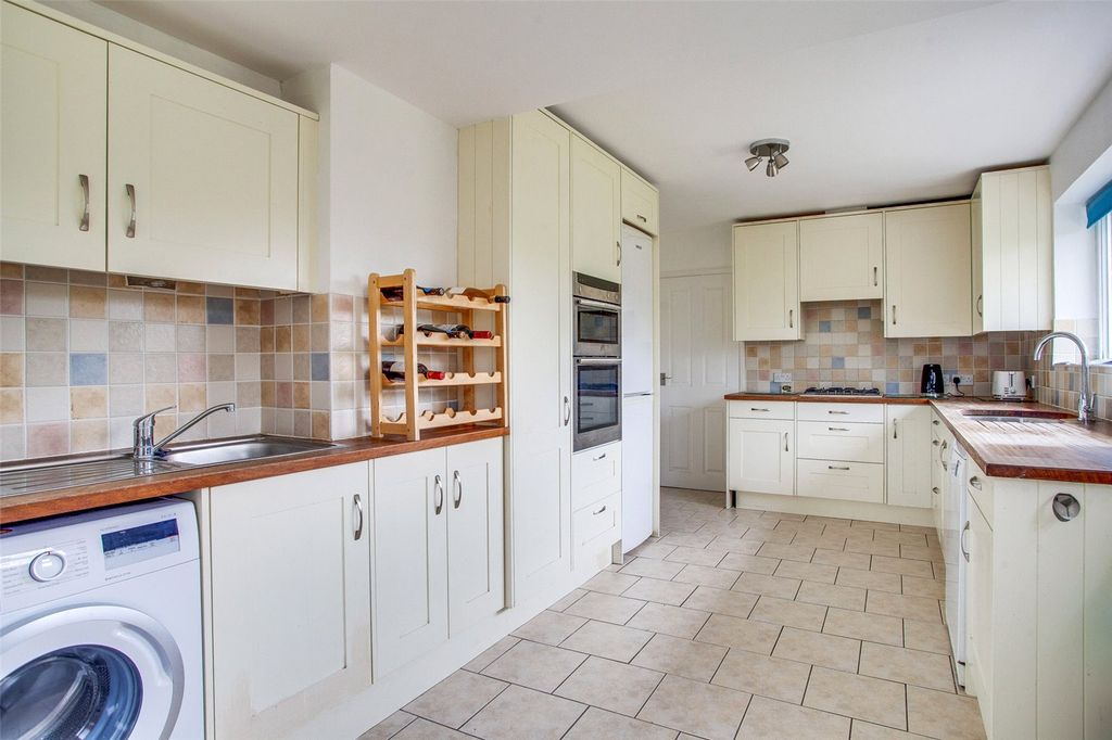 Property photo 2 of 13 Picture No. 17