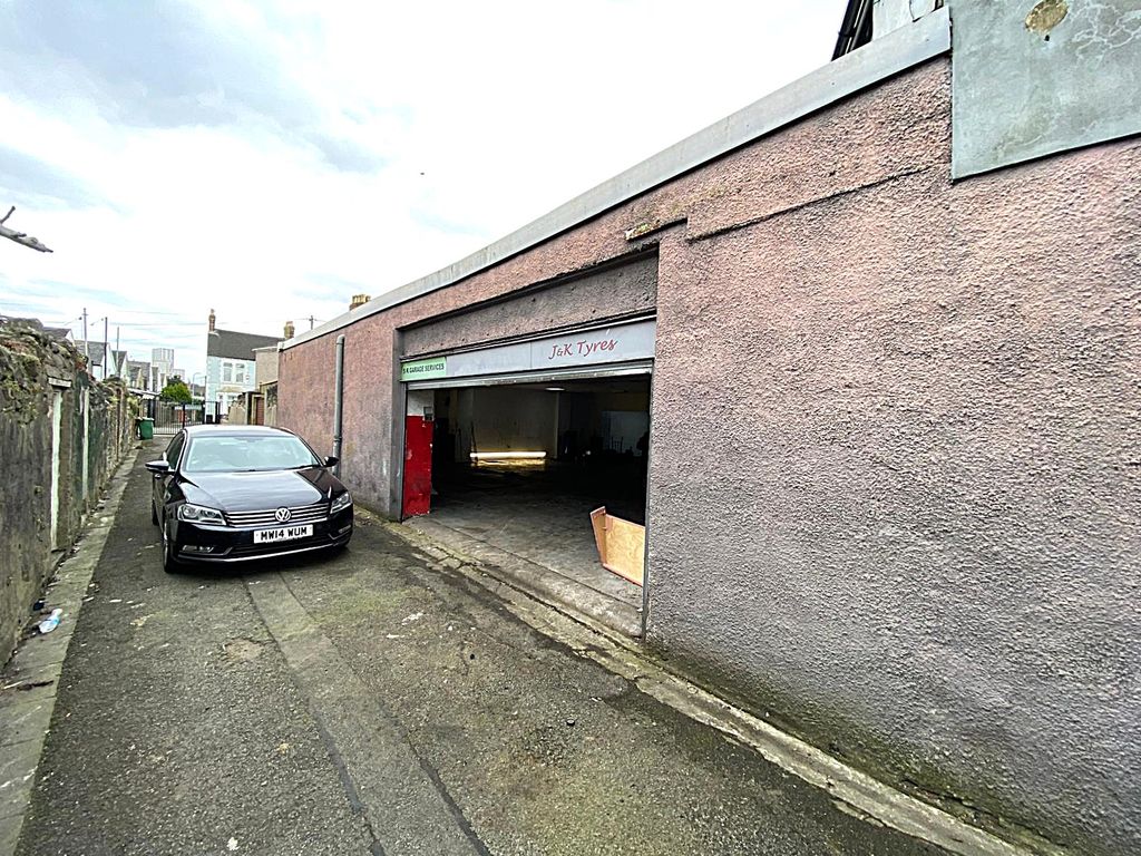 Property photo 1 of 5