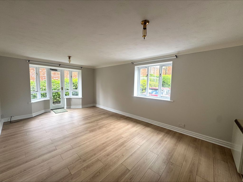 Property photo 2 of 11 Living Room
