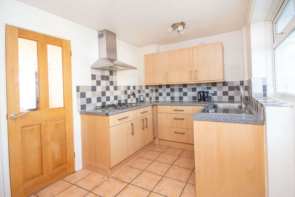 Property photo 3 of 12 Kitchen