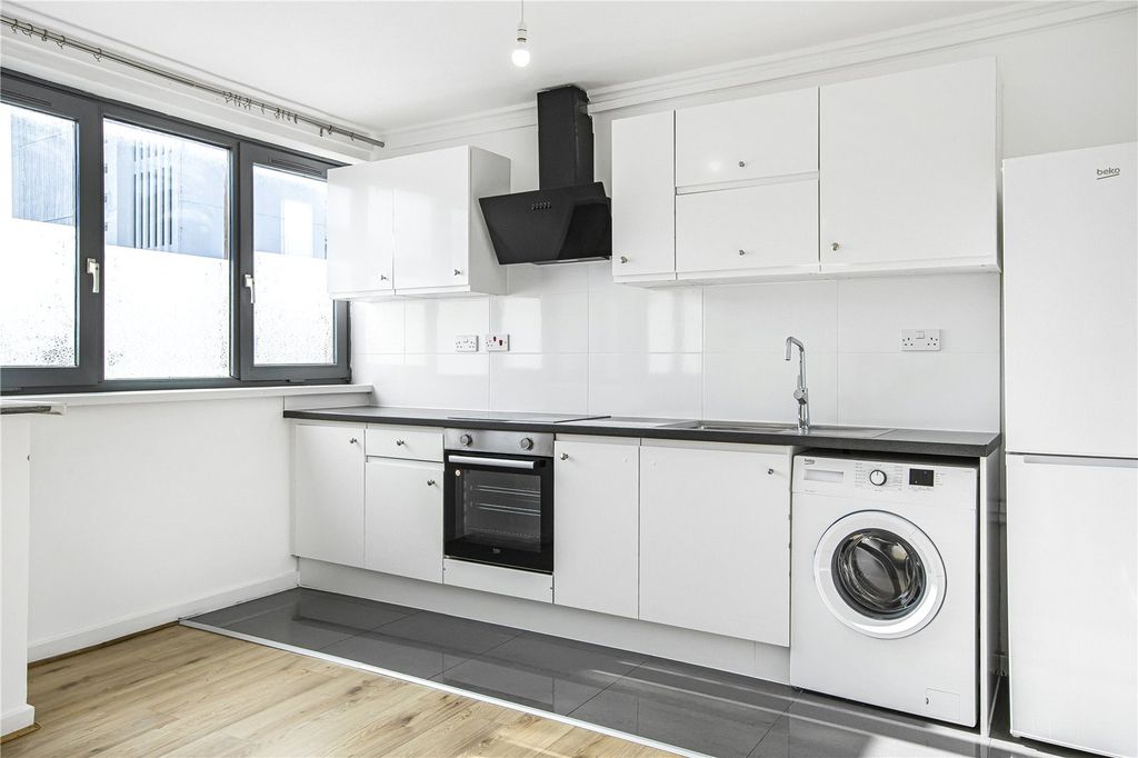 Property photo 2 of 19 Kitchen
