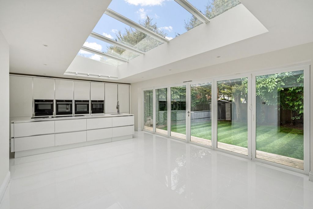 Property photo 2 of 30