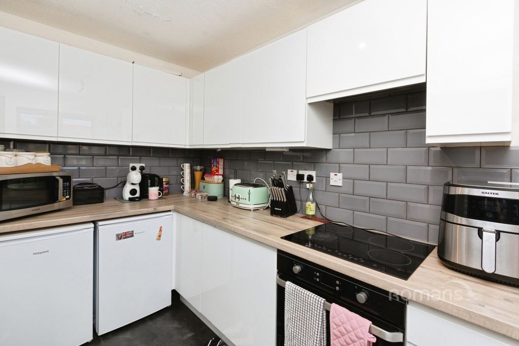 Property photo 3 of 11 Pbox-Img.Jpg