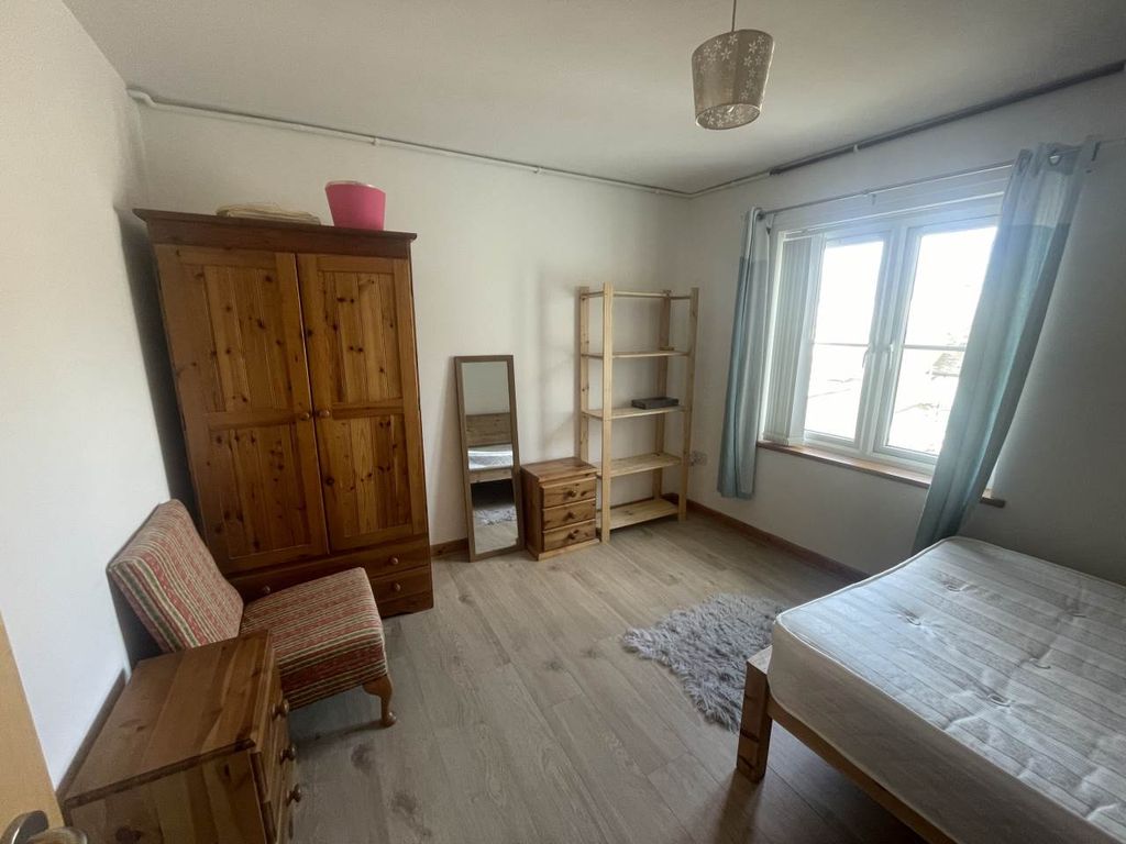 Property photo 3 of 6 Bedroom 1