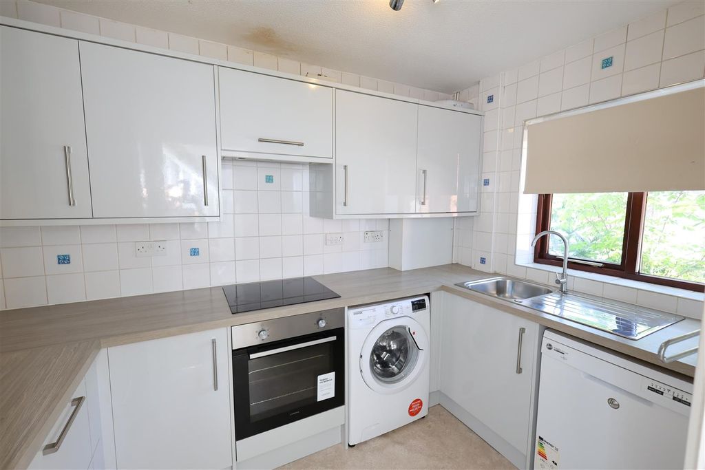 Property photo 3 of 20 Kitchen