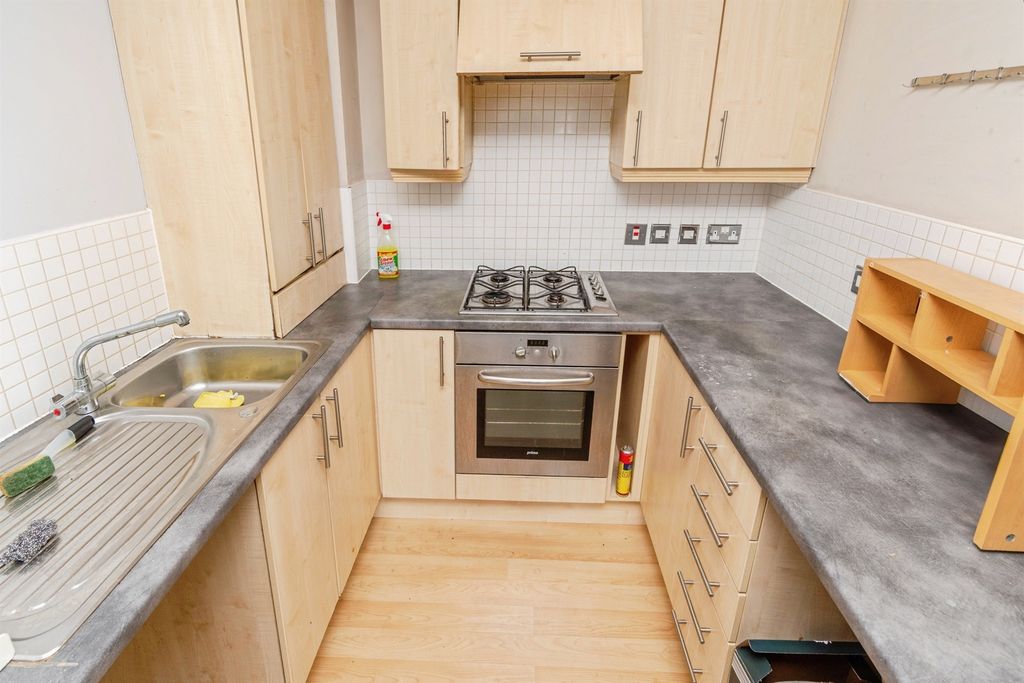 Property photo 3 of 12