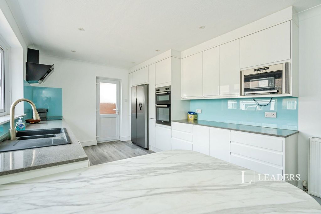Property photo 3 of 25 Pbox-Img.Jpg