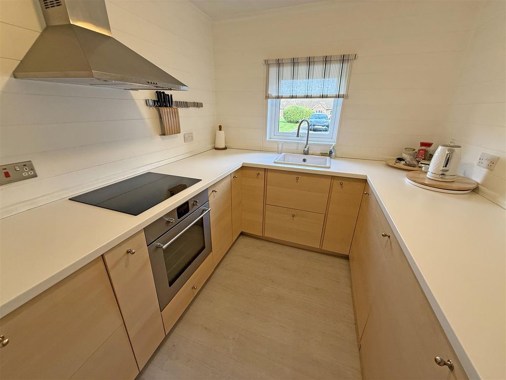 Property photo 3 of 10 Kitchen.Jpg