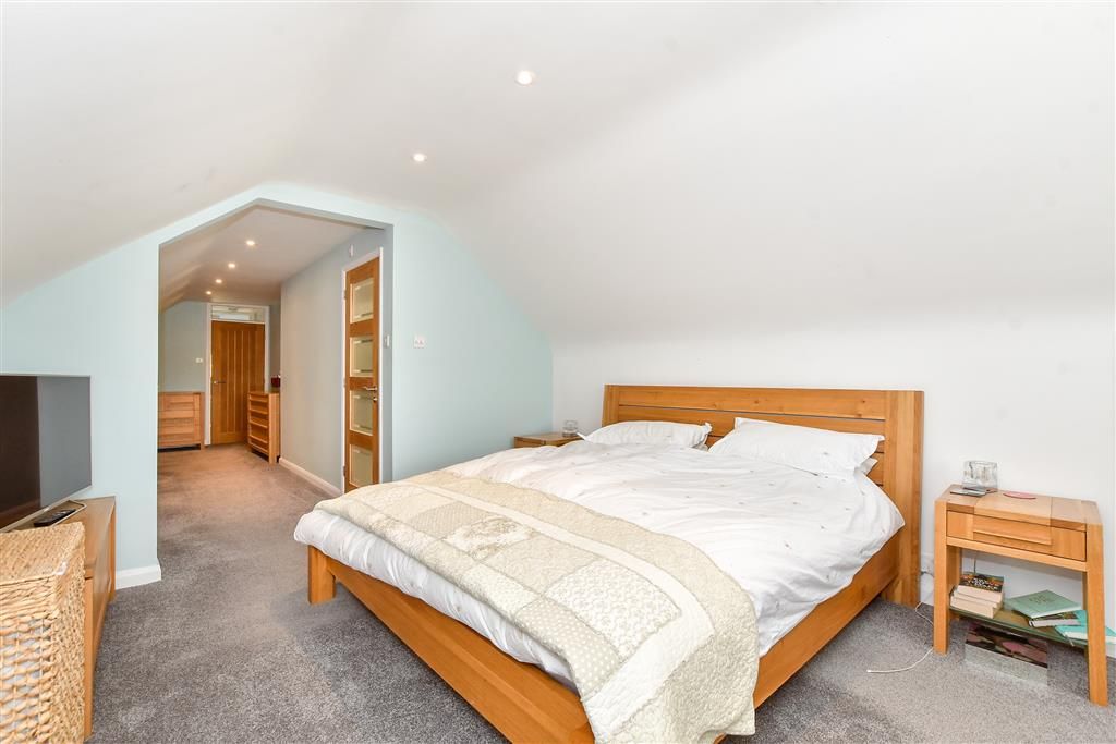 Property photo 1 of 18 Bedroom 1