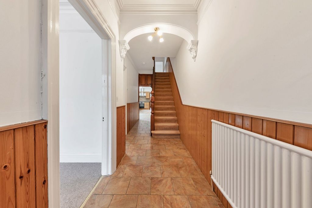 Property photo 3 of 33