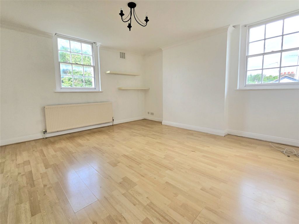 Property photo 2 of 8 Picture No. 12