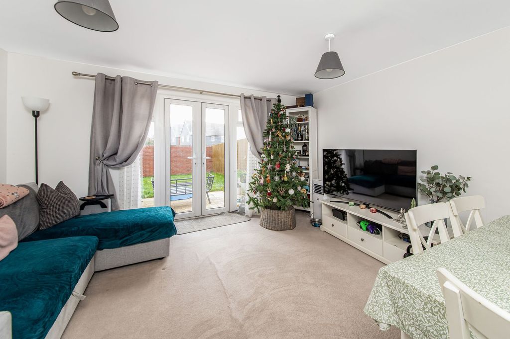 Property photo 2 of 18