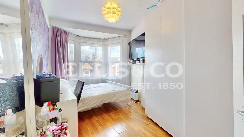 Property photo 3 of 17 Picture No. 02