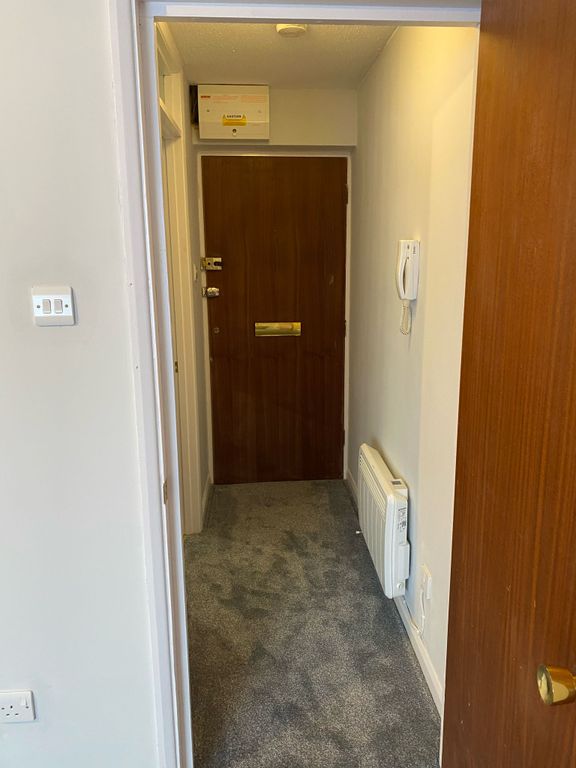 Property photo 3 of 5 Hallway
