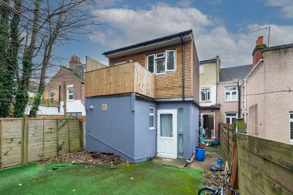 Property photo 2 of 22 41 Oak Grove, Cricklewood, London, Nw2 3Ls