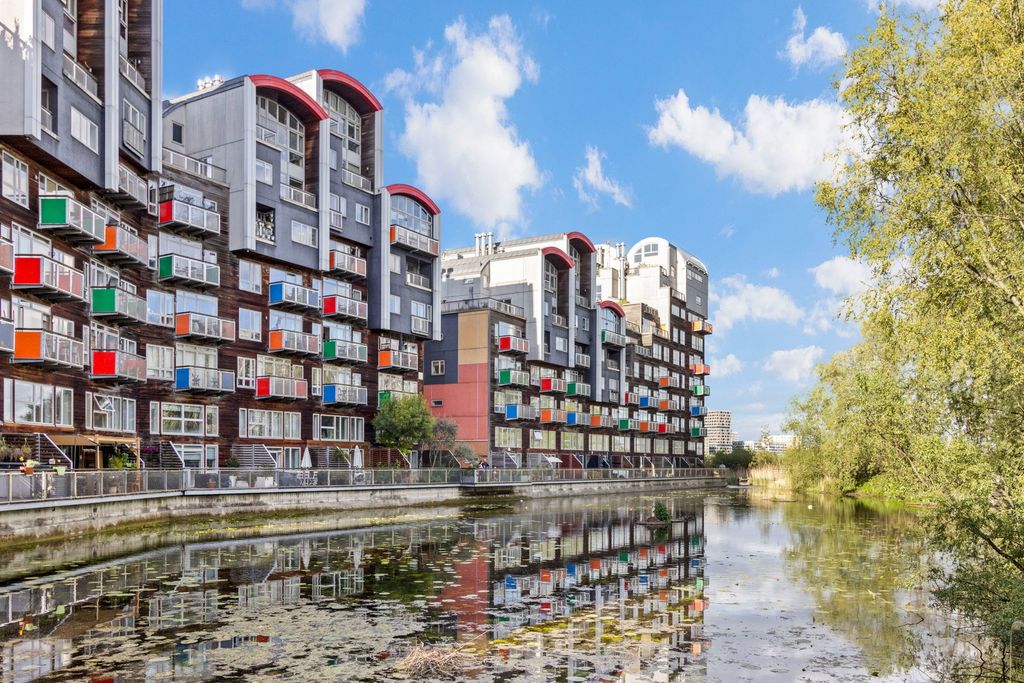 Property photo 2 of 23