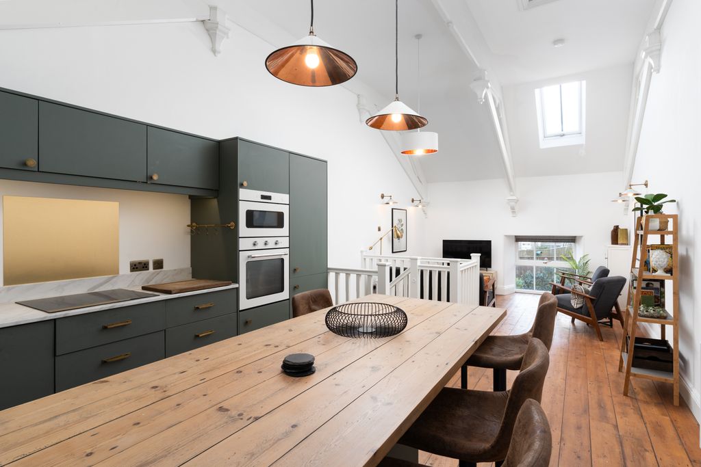 Property photo 3 of 14