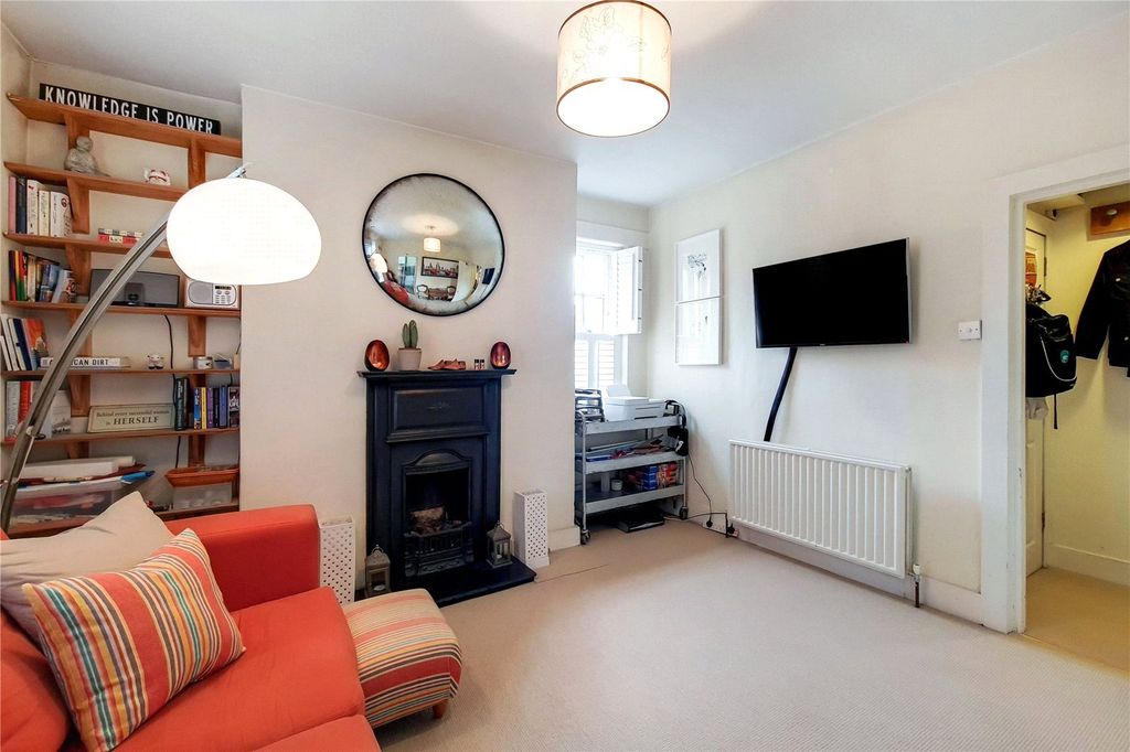 Property photo 2 of 9