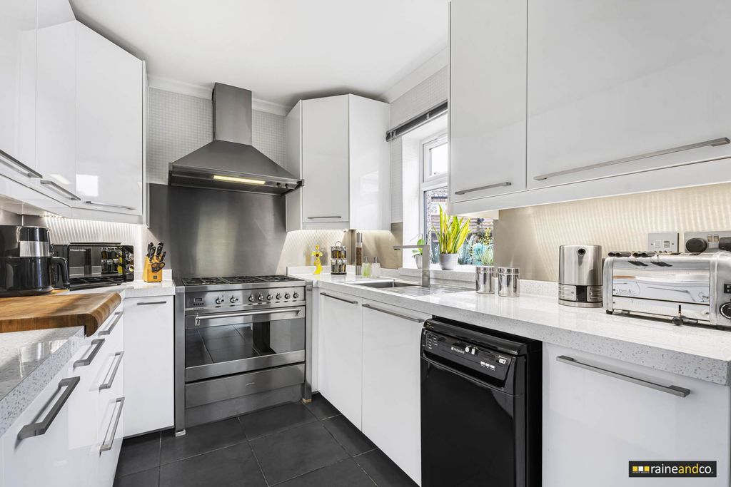 Property photo 2 of 26