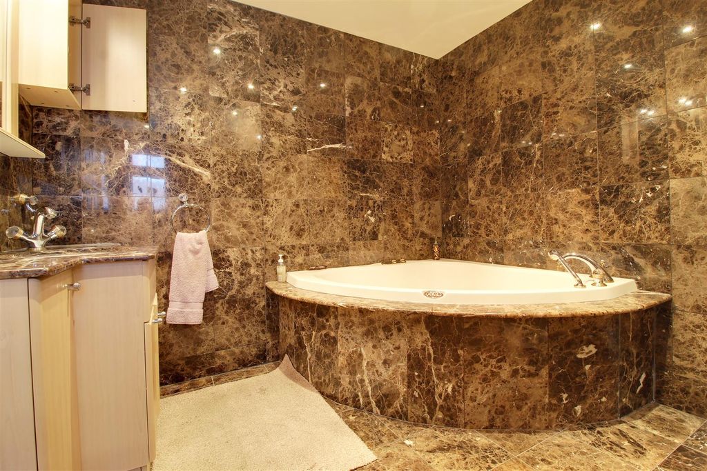 Additional image 16 of 5 bed detached house for saleMymms Drive, Brookmans Park AL9