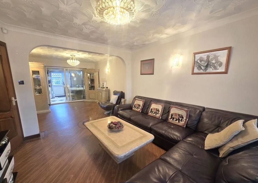 Additional image 4 of 5 bed semi-detached house for saleGledwood Gardens, Hayes UB4
