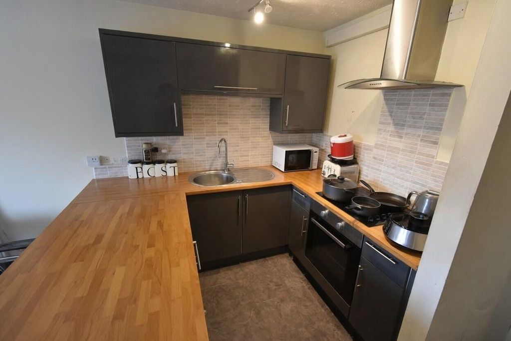 Property photo 2 of 5 Kitchen